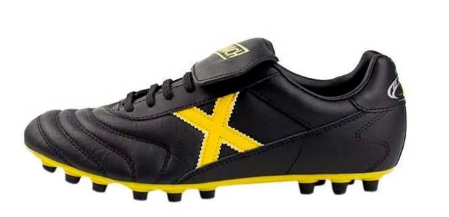 Munich Mundial U25 football boots